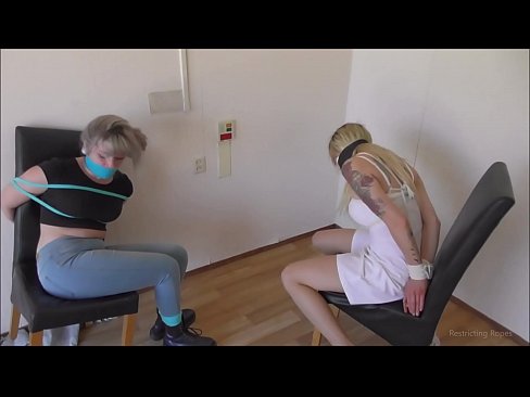 ❤️ Verslaafd / vastgebonden en de mond gesnoerd / jonkvrouw in nood ️ Homemade porno at us ❌