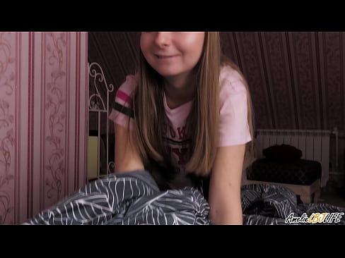 ❤️ Blondie zuigt haar BFF's diep en krijgt Cum in haar mond ️ Homemade porno at us ❌